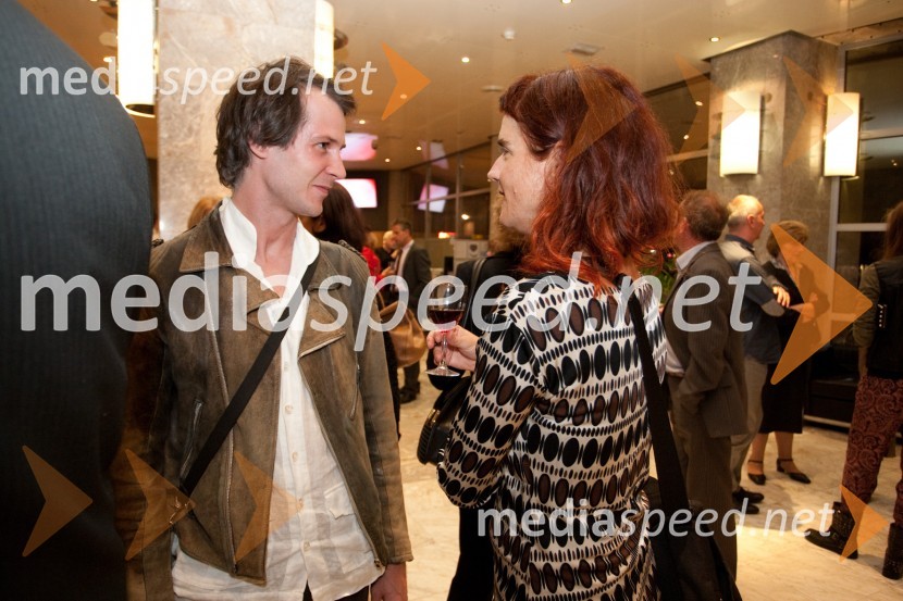 Peter Harl, igralec in Uršula Teržan, plesalkaKrojači sveta – Funeral Fashion Show, premiera v SNG Nova Gorica