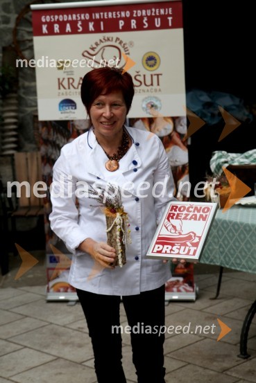 Ada Špacapan, Turistična kmetija Špacapanova hiša in dobitnica
blagovne znamke Ročno rezan pršutSlavnostna podelitev blagovne znamke Ročno rezan pršut