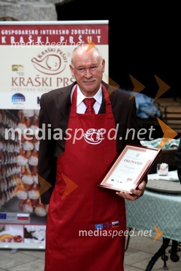 Danilo Jazbec, dobitnik priznanja za dolgoletno rezanje kraškega pršutaSlavnostna podelitev blagovne znamke Ročno rezan pršut