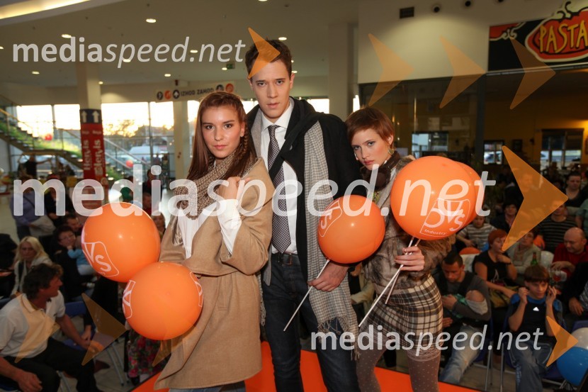 Manekenki in manekenModna revija v centru Qlandia Ptuj