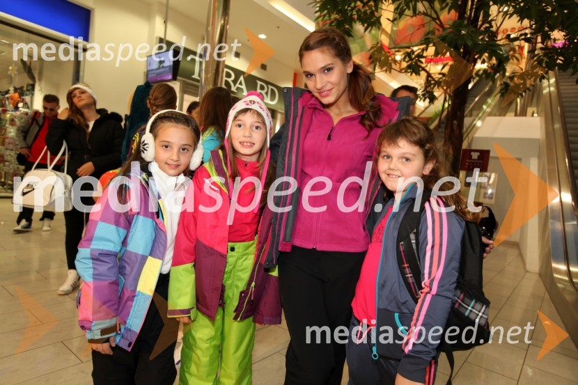 Nives Orešnik, Miss Slovenije 2012 in mlade manekenkeModna revija v centru Qlandia Ptuj