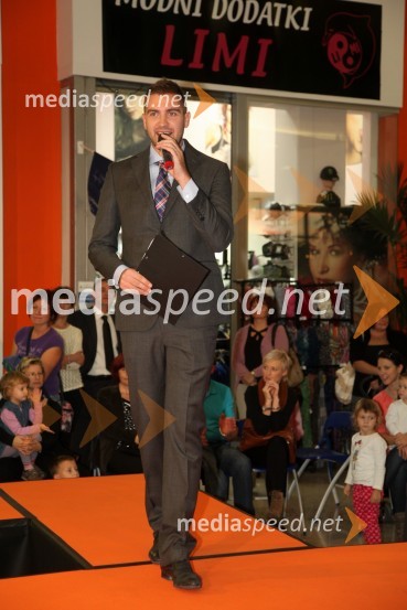 Denis Malačič, povezovalec dogodkaModna revija v centru Qlandia Ptuj