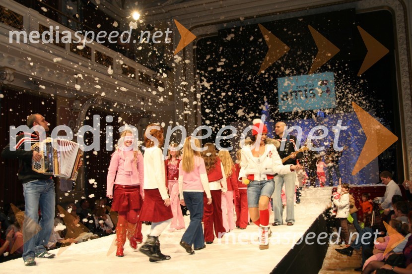 Manekenke in skupina ZeronModna revija Vulcano models Maribor