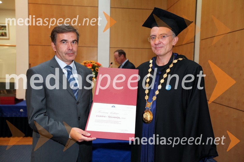 Mag. Rado Ferlič, pomočnik direktorja sektorja za prenosno omrežje ELES Elektro-Slovenija d.o.o. in prof. dr. Danijel Rebolj, rektor Univerze v MariboruUniverza v Mariboru, Rektorjev dan 2012
