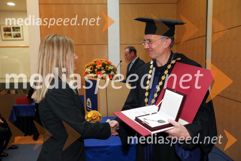 Mag. Darja Hriberšek, Fakulteta za naravoslovje in matematiko
Univerze v Mariboru in prof. dr. Danijel Rebolj, rektor Univerze v Mariboru
Univerza v Mariboru, Rektorjev dan 2012
