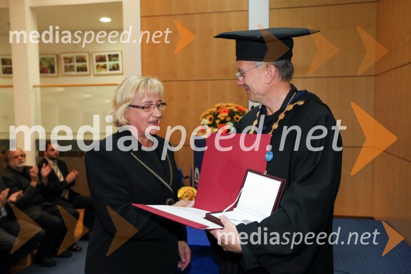 Kristina Dvoršak, Fakulteta za kmetijstvo in biosistemske vede 
Univerze v Mariboru in prof. dr. Danijel Rebolj, rektor Univerze v Mariboru
Univerza v Mariboru, Rektorjev dan 2012