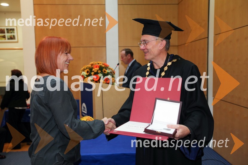 Cecilija Loparič Hercog, Fakulteta za naravoslovje in matematiko
Univerze v Mariboru in prof. dr. Danijel Rebolj, rektor Univerze v Mariboru
Univerza v Mariboru, Rektorjev dan 2012
