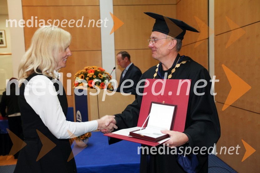 Vladka Kožuh Ledinek, Fakulteta za elektrotehniko, računalništvo in informatiko Univerze v Mariboru in prof. dr. Danijel Rebolj, rektor Univerze v Mariboru
Univerza v Mariboru, Rektorjev dan 2012