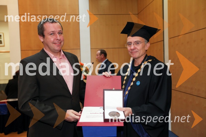 Dr. Iztok Banič, Fakulteta za naravoslovje in matematiko
Univerze v Mariboru in prof. dr. Danijel Rebolj, rektor Univerze v Mariboru
Univerza v Mariboru, Rektorjev dan 2012