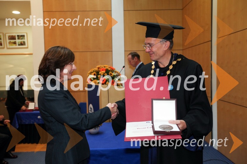 Prof. dr. Vesna Čančer, Ekonomsko-poslovna fakulteta Univerze v Mariboru in prof. dr. Danijel Rebolj, rektor Univerze v Mariboru
Univerza v Mariboru, Rektorjev dan 2012