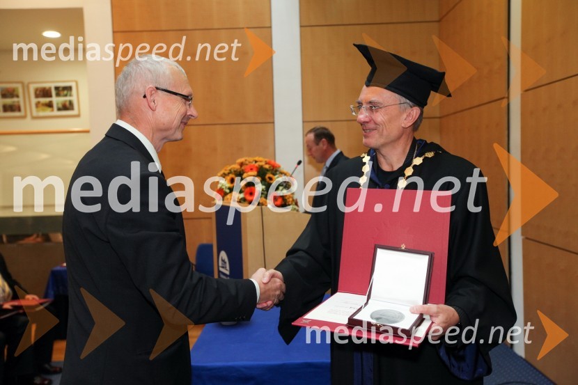 Prof. dr. Franc Janžekovič, Fakulteta za naravoslovje in matematiko
Univerze v Mariboru in prof. dr. Danijel Rebolj, rektor Univerze v Mariboru
Univerza v Mariboru, Rektorjev dan 2012