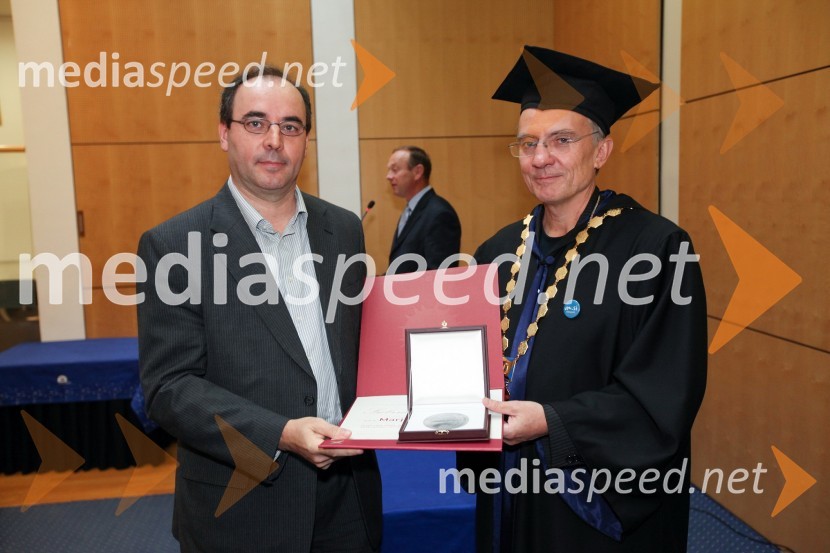 Prof. dr. Marjan Mernik, Fakulteta za elektrotehniko, računalništvo in informatiko Univerze v Mariboru in prof. dr. Danijel Rebolj, rektor Univerze v Mariboru
Univerza v Mariboru, Rektorjev dan 2012