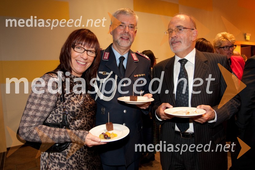 Martina, soprog Klaus Patt, vojaški ataše Nemčije in Robert Reich, veleposlanik Švice v SlovenijiSprejem veleposlanika ob dnevu državnosti Republike Avstrije