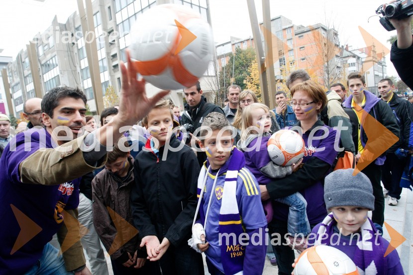 Bor Greiner, novinar in odgovorni urednik Radia CityNogometna tekma NK Maribor - Tottenham