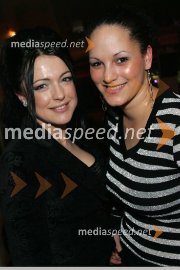 Simona Meglič in Sara OmanBožični koncert Bajaga i Instruktori