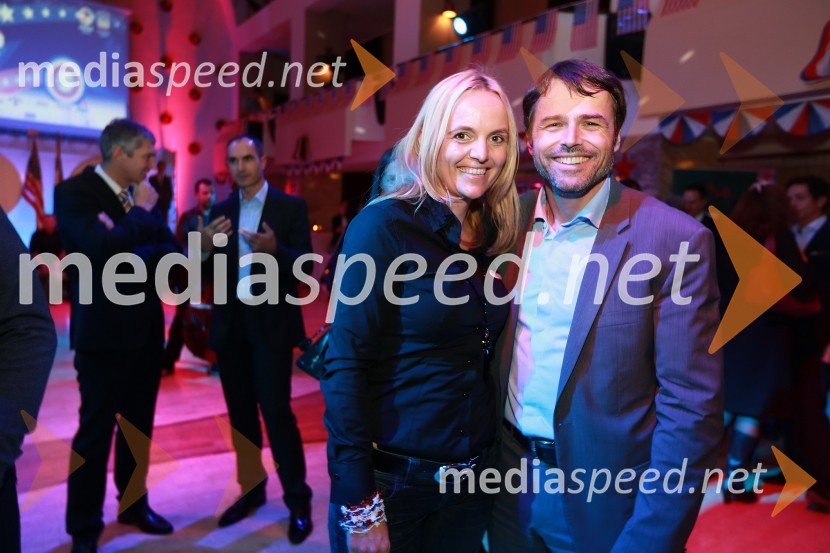 Mag. Ajša Vodnik, izvršna direktorica Ameriške gospodarske zbornice (AmCham) ter soprog Rok Vodnik, član uprave Petrol d.d.AmCham, spremljanje volitev za predsednika ZDA