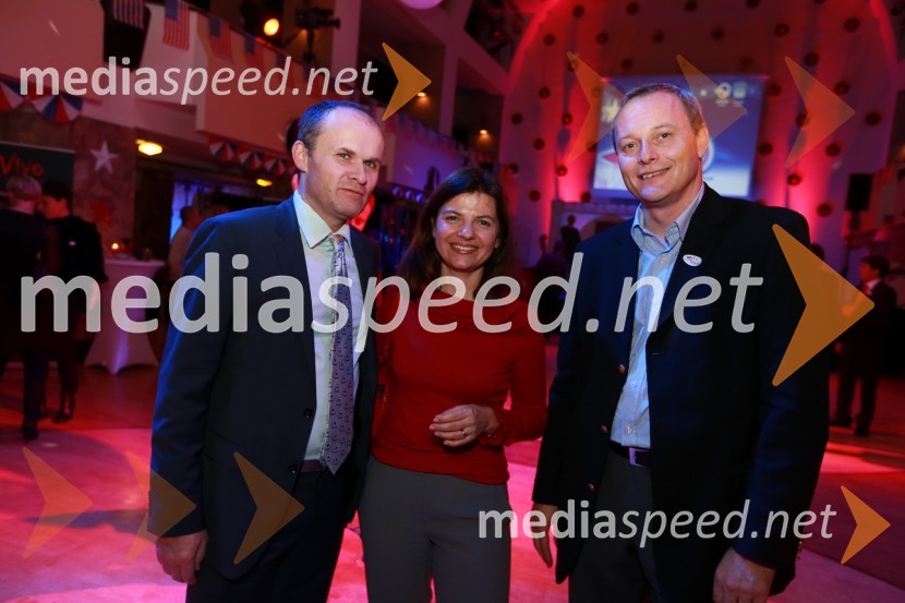 ..., ... ter Matej Potokar, generalni direktor Microsoftove skupine za storitve (Microsoft Services) v regiji Srednje in Vzhodne Evrope in predsednik Ameriške gospodarske zbornice (AmCham)AmCham, spremljanje volitev za predsednika ZDA