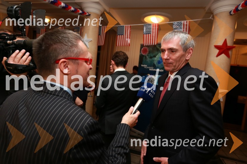 	Aleš Malerič, novinar in Sandi Češko, predsednik uprave poslovnega sistema Studio Moderna d.o.o.AmCham, spremljanje volitev za predsednika ZDA