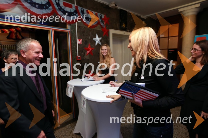 Joseph Adamo Mussomeli, veleposlanik Združenih držav Amerike v Sloveniji in Mag. Ajša Vodnik, izvršna direktorica Ameriške gospodarske zbornice (AmCham)AmCham, spremljanje volitev za predsednika ZDA