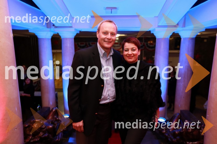 Matej Potokar, generalni direktor Microsoftove skupine za storitve (Microsoft Services) v regiji Srednje in Vzhodne Evrope in predsednik Ameriške gospodarske zbornice (AmCham) ter soproga TatjanaAmCham, spremljanje volitev za predsednika ZDA