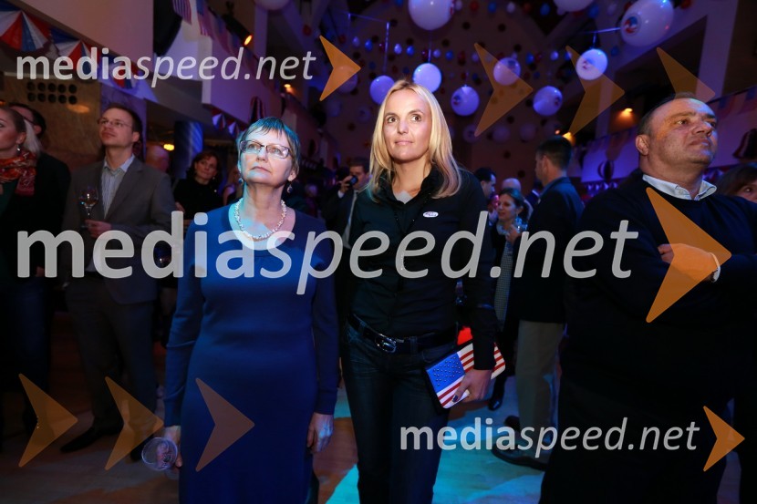 Sharon Flack Mussomeli, soproga ameriškega veleposlanika in mag. Ajša Vodnik, izvršna direktorica Ameriške gospodarske zbornice (AmCham)AmCham, spremljanje volitev za predsednika ZDA