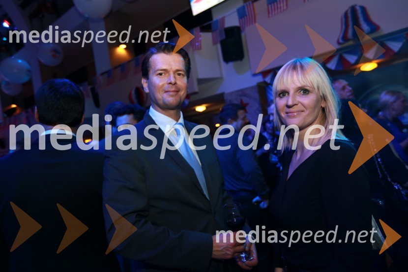 Tilen Majnardi in mag. Špela Šipek, odgovorna urednica 24 urAmCham, spremljanje volitev za predsednika ZDA