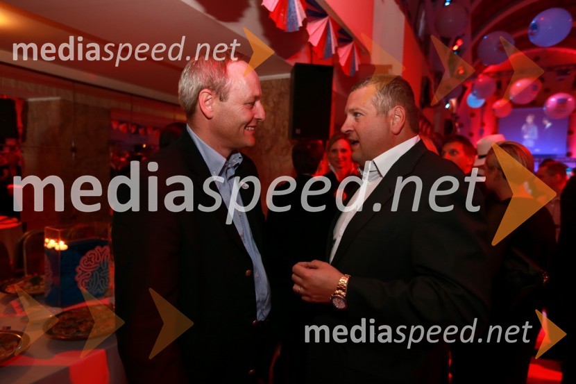 Matej Potokar, generalni direktor Microsoftove skupine za storitve (Microsoft Services) v regiji Srednje in Vzhodne Evrope in predsednik Ameriške gospodarske zbornice (AmCham) ter Tomaž F. Lovše, direktor Diners ClubAmCham, spremljanje volitev za predsednika ZDA