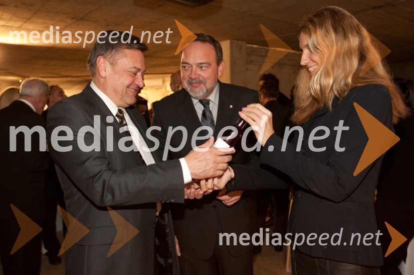 Zoran Jankovič, župan Mestne občine Ljubljana,Janez Čebulj in Mateja Avbelj Valentan, direktorica Ljubljanskega graduTradicionalno mestno martinovanje na Ljubljanskem gradu