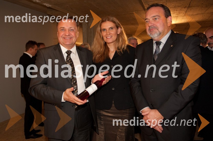 	Zoran Jankovič, župan Mestne občine Ljubljana, Mateja Avbelj Valentan, direktorica Ljubljanskega gradu in Janez ČebuljTradicionalno mestno martinovanje na Ljubljanskem gradu