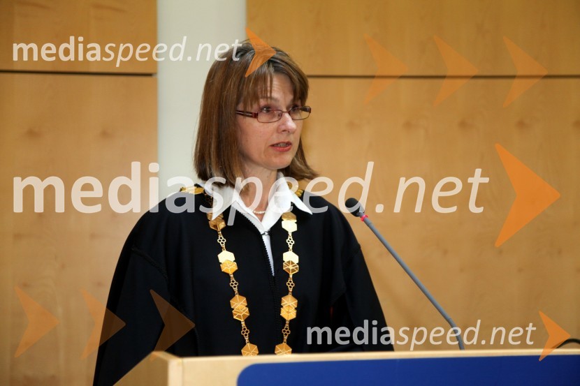 Prof. dr. Nataša Vaupotič, dekanica Fakultete za naravoslovje in matematiko Univerze v MariboruUniverza v Mariboru, Promocija doktorjev znanosti