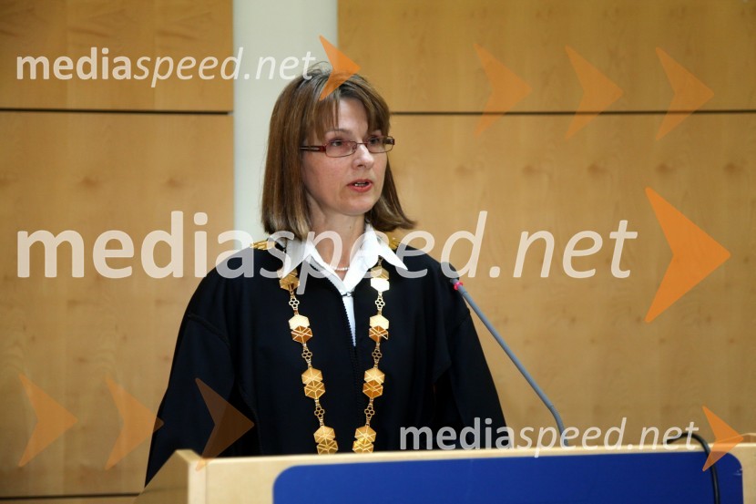 	Prof. dr. Nataša Vaupotič, dekanica Fakultete za naravoslovje in matematiko Univerze v MariboruUniverza v Mariboru, Promocija doktorjev znanosti