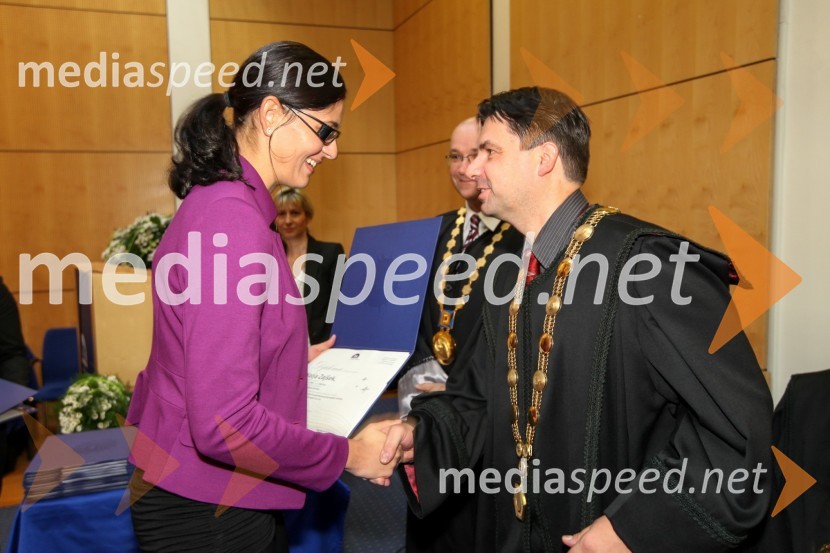 Dr. Katja Zajšek, Fakulteta za kemijo in kemijsko tehnologijo Univerze v Mariboru in prof. dr. Peter Krajnc, prodekan za raziskovalno dejavnost Fakultete za kemijo in kemijsko tehnologijo Univerze v MariboruUniverza v Mariboru, Promocija doktorjev znanosti