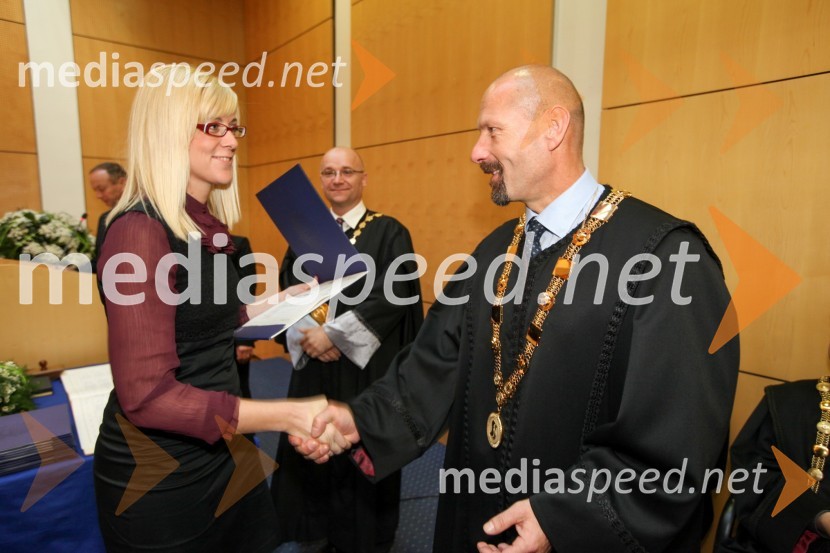 	Dr. Urška Sancin, Fakulteta za strojništvo Univerze v Mariboru in prof. dr. Niko Samec, dekan Fakultete za strojništvo Univerze v Mariboru 	 
Univerza v Mariboru, Promocija doktorjev znanosti