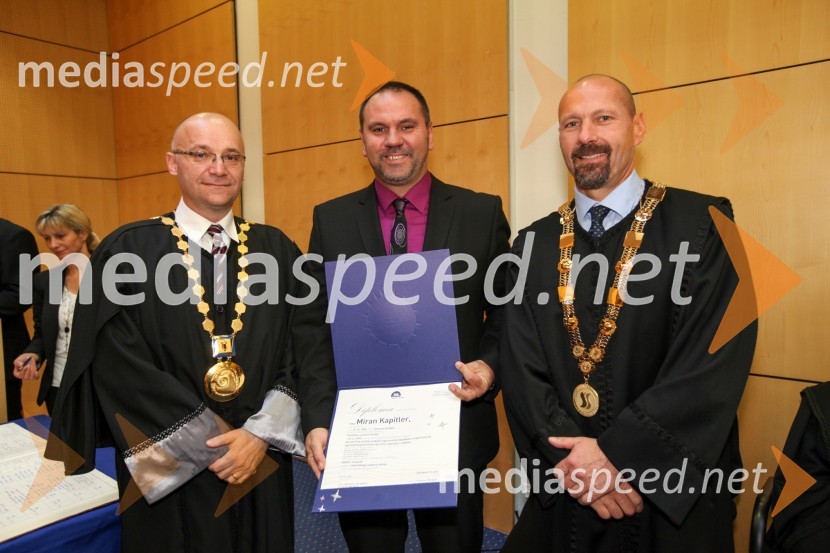 	Prof. dr. Dejan Škorjanc, prorektor za študijsko dejavnost Univerze v Mariboru, dr. Miran Kapitler, Fakulteta za strojništvo Univerze v Mariboru in prof. dr. Niko Samec, dekan Fakultete za strojništvo Univerze v Mariboru  
 
Univerza v Mariboru, Promocija doktorjev znanosti