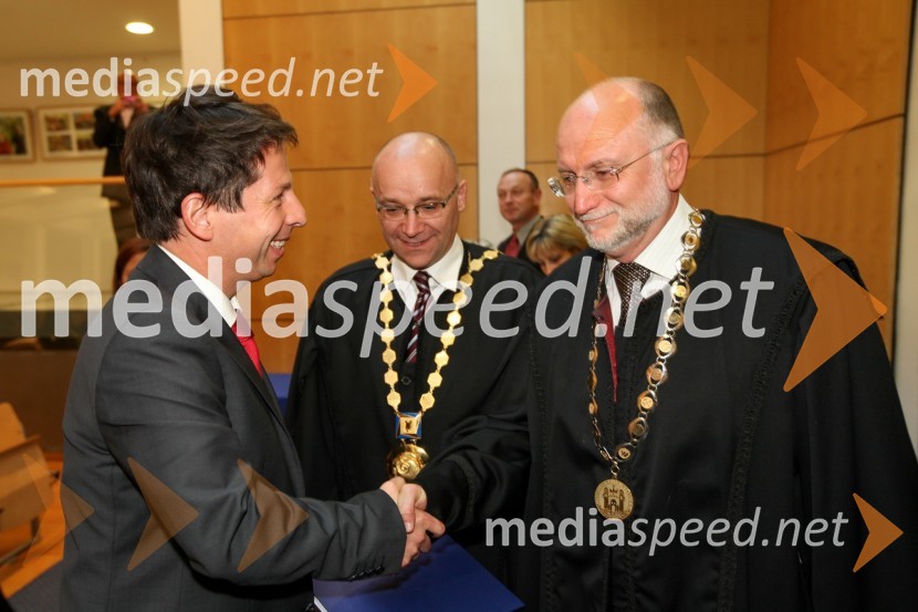 Dr. Robert Mavsar, Ekonomsko-poslovna fakulteta Univerze v Mariboru in prof. dr. Damijan Mumel, prodekan za raziskovalno dejavnost Ekonomsko-poslovne fakultete Univerze v MariboruUniverza v Mariboru, Promocija doktorjev znanosti