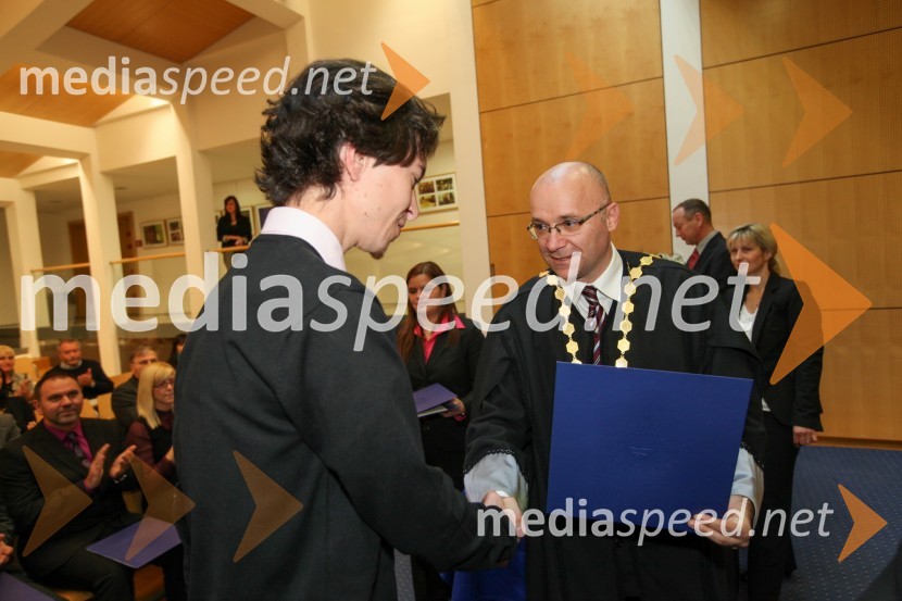 Dr. Matjaž Ezgeta, Filozofska fakulteta Univerze v Mariboru ter prof. dr. Dejan Škorjanc, prorektor za študijsko dejavnost Univerze v MariboruUniverza v Mariboru, Promocija doktorjev znanosti