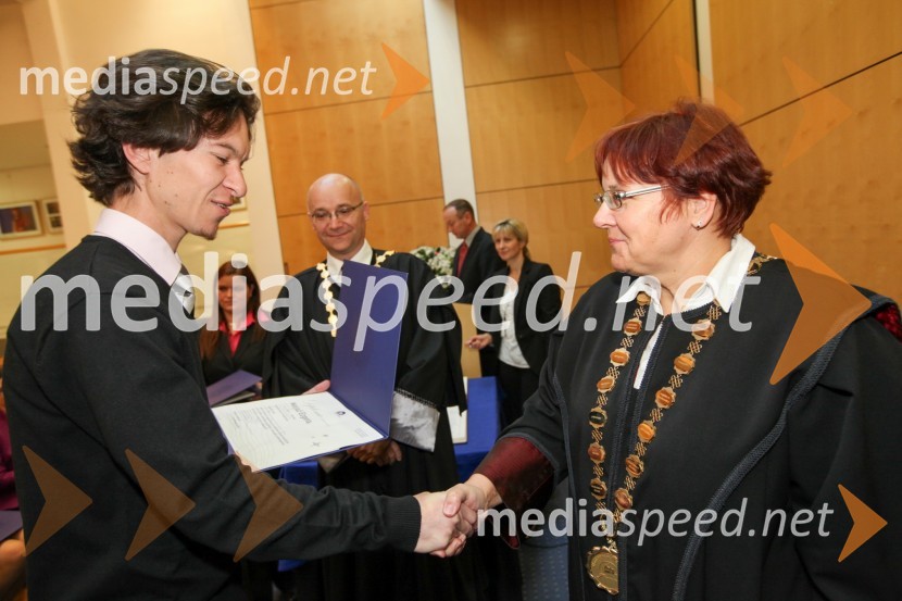 Dr. Matjaž Ezgeta, Filozofska fakulteta Univerze v Mariboru ter prof. dr. prof. dr. Alja Lipavic Oštir, prodekanka za izobraževalno dejavnost Filozofske fakultete Univerze v MariboruUniverza v Mariboru, Promocija doktorjev znanosti