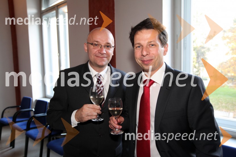 	Prof. dr. Dejan Škorjanc, prorektor za študijsko dejavnost Univerze v Mariboru ter dr. Robert Mavsar, Ekonomsko-poslovna fakulteta Univerze v MariboruUniverza v Mariboru, Promocija doktorjev znanosti