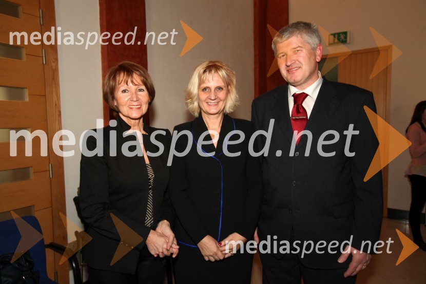 ..., dr. Olga Dečman Dobrnjič, Fakulteta za organizacijske vede Univerze v Mariboru ter prof. dr. Marko Ferjan, dekan Fakultete za organizacijske vede Univerze v MariboruUniverza v Mariboru, Promocija doktorjev znanosti