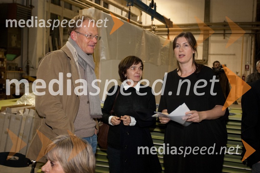 Janez Škrabec, direktor podjetja Riko d.o.o. , Zora Stančič in Maja Vardjan, voditeljicaPecha Kucha v Riko Hišah