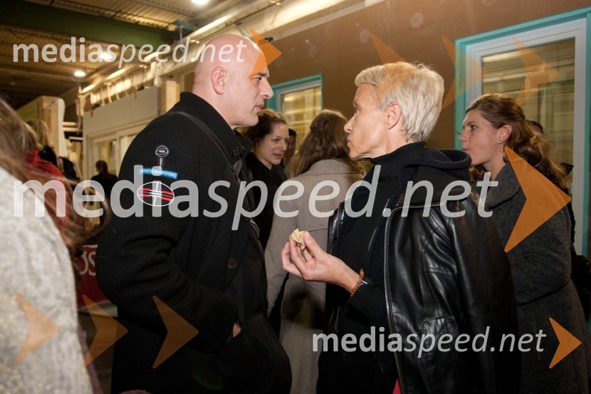 Dragan Živadinov, režiser in Mateja Rebolj, plesalkaPecha Kucha v Riko Hišah