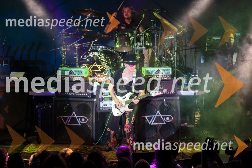 Steve Vai, kitarski virtuozSteve Vai, koncert v Cvetličarni
