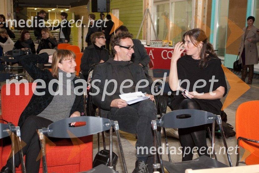 ObiskovalciPecha Kucha v Riko Hišah