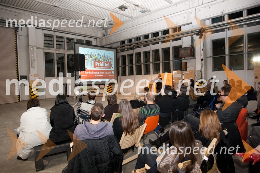 ObiskovalciPecha Kucha v Riko Hišah