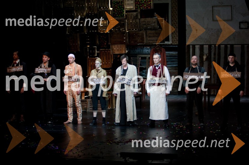 Prizor iz predstaveRokovnjači, premiera v SNG Nova Gorica