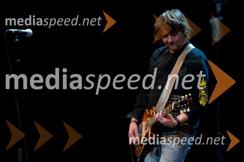 Član skupine NietRokovnjači, premiera v SNG Nova Gorica