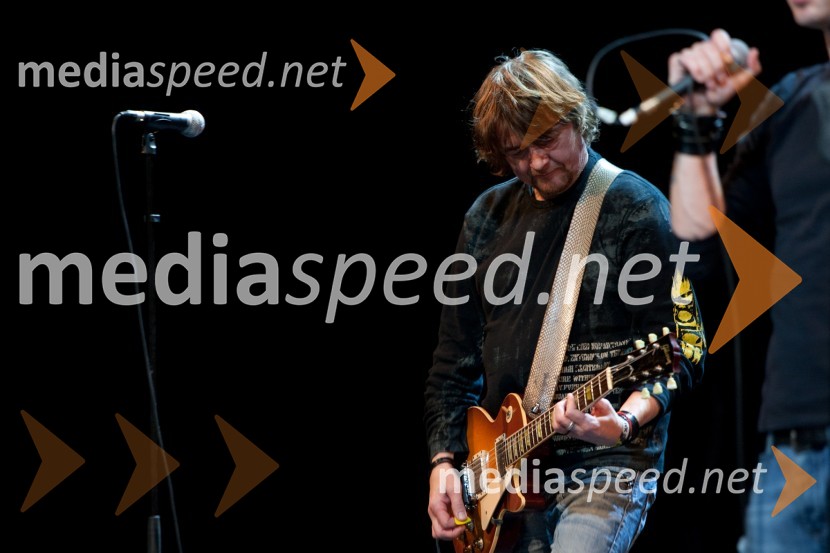 Član skupine NietRokovnjači, premiera v SNG Nova Gorica