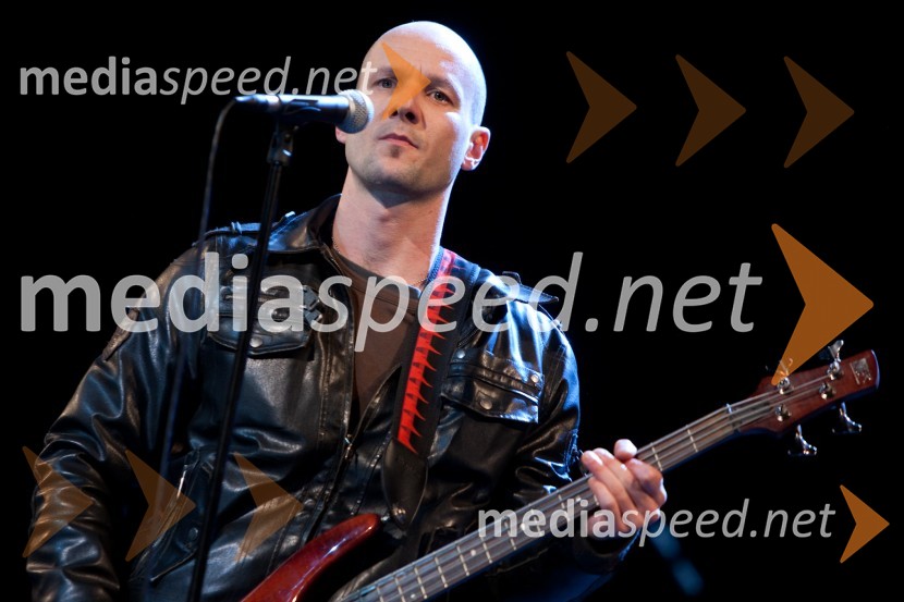 Član skupine NietRokovnjači, premiera v SNG Nova Gorica