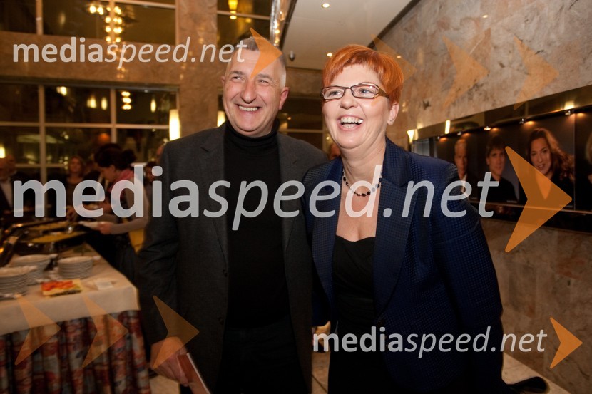 Mirjam Drnovšček, direktorica Prešernovega gledališča Kranj s soprogomRokovnjači, premiera v SNG Nova Gorica