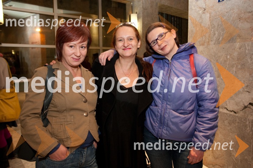 Diana Koloini, dramaturginja, Marinka Poštrak, umetnostna vodja Prešernovega gledališča Kranj in Amelia KraigherRokovnjači, premiera v SNG Nova Gorica